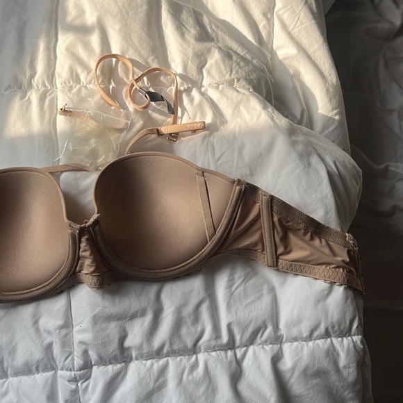 AERIE BEIGE STRAPLESS BRA WITH REMOVABLE STRINGS - Picture 4 of 5